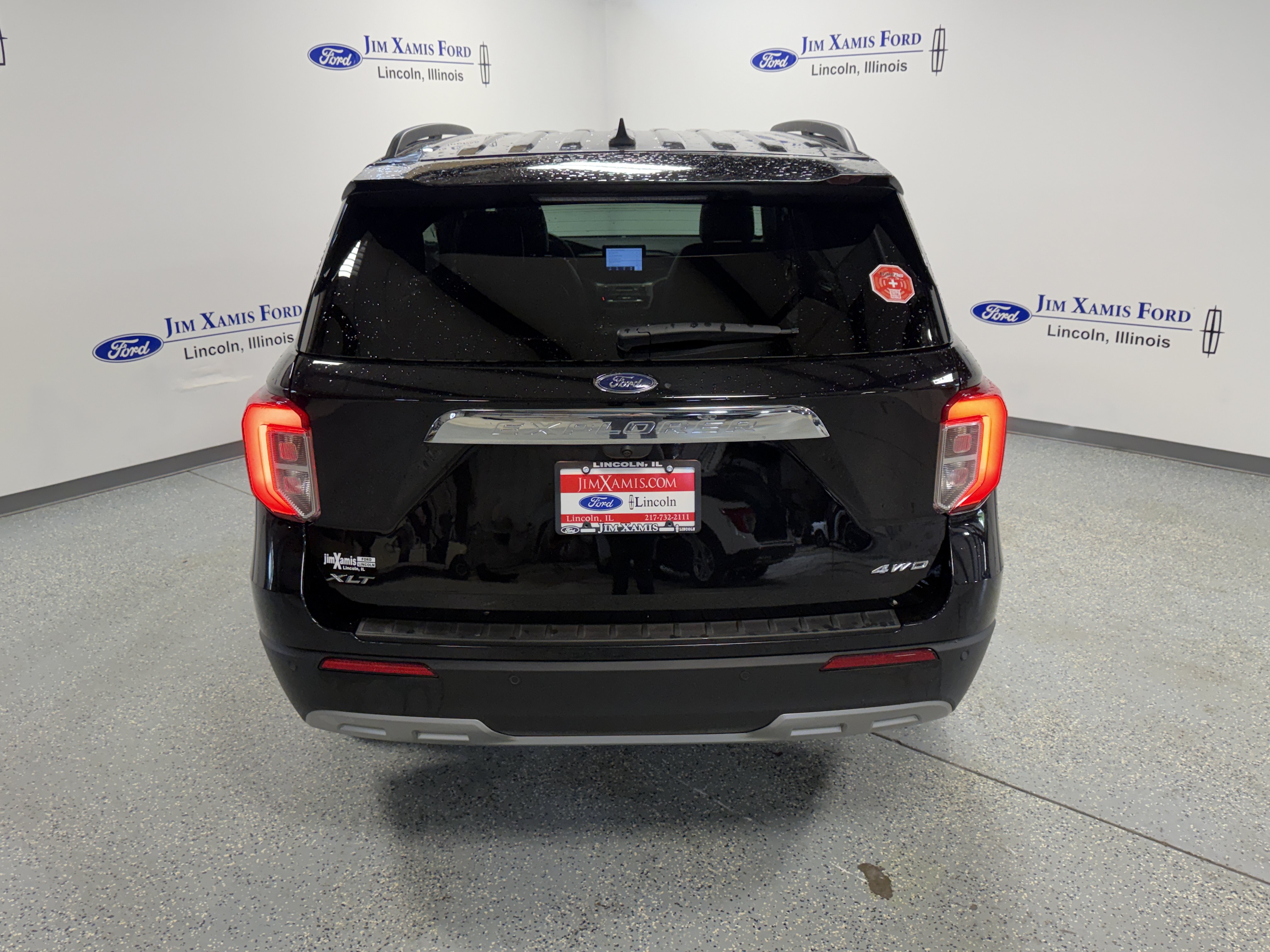 Used 2024 Ford Explorer XLT w/ Equipment Group 202A AWD/4WD image 31