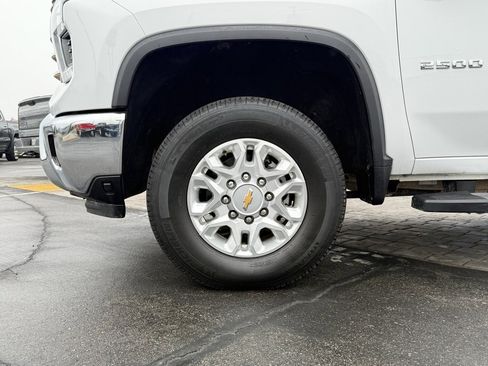 Used 2024 Chevrolet Silverado 2500 LTZ image 3