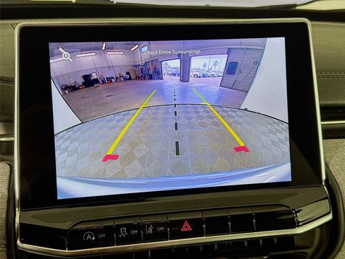 Used 2022 Jeep Compass Latitude FWD image 16