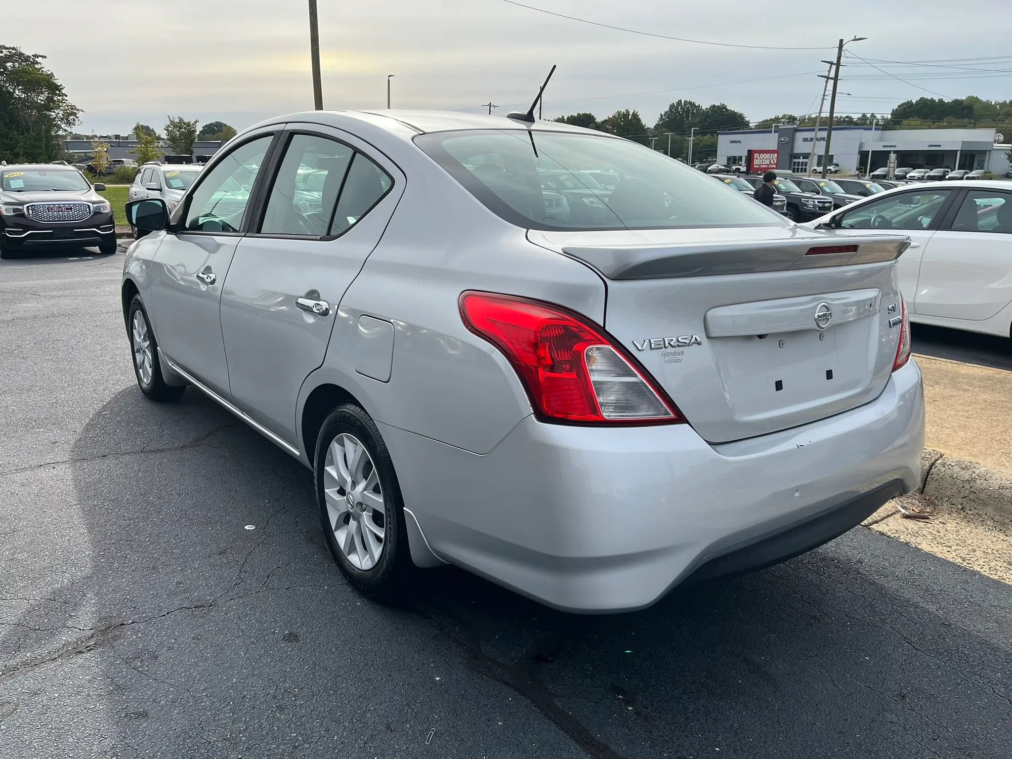 Used 2019 Nissan Versa SV w/ SV Special Edition Package FWD image 5