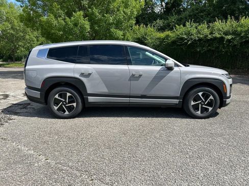 New 2026 Hyundai Ioniq 9 SE image 8