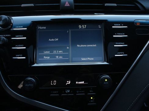 Used 2018 Toyota Camry SE w/ Moonroof Package FWD image 30