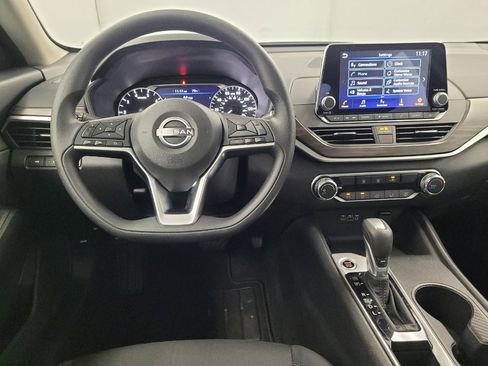 Used 2025 Nissan Altima 2.5 SV FWD image 22