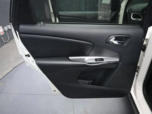 Used 2016 Dodge Journey SE w/ Flexible Seating Group FWD image 14