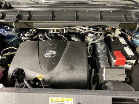 Used 2022 Toyota Highlander XLE image 29