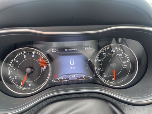 Used 2019 Jeep Cherokee Limited w/ Luxury Group AWD/4WD image 6