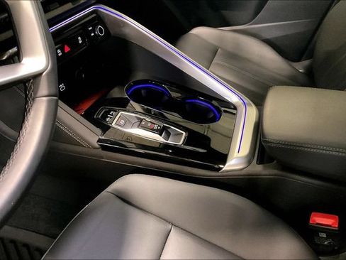 Certified 2025 Audi Q5 Premium w/ Convenience Package AWD/4WD image 17