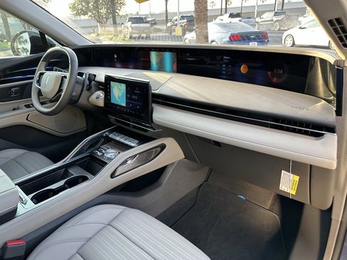 Used 2024 Lincoln Nautilus Reserve image 23