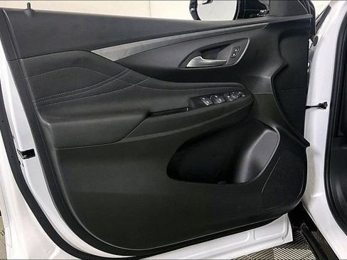 Used 2025 Buick Envista Sport Touring image 23