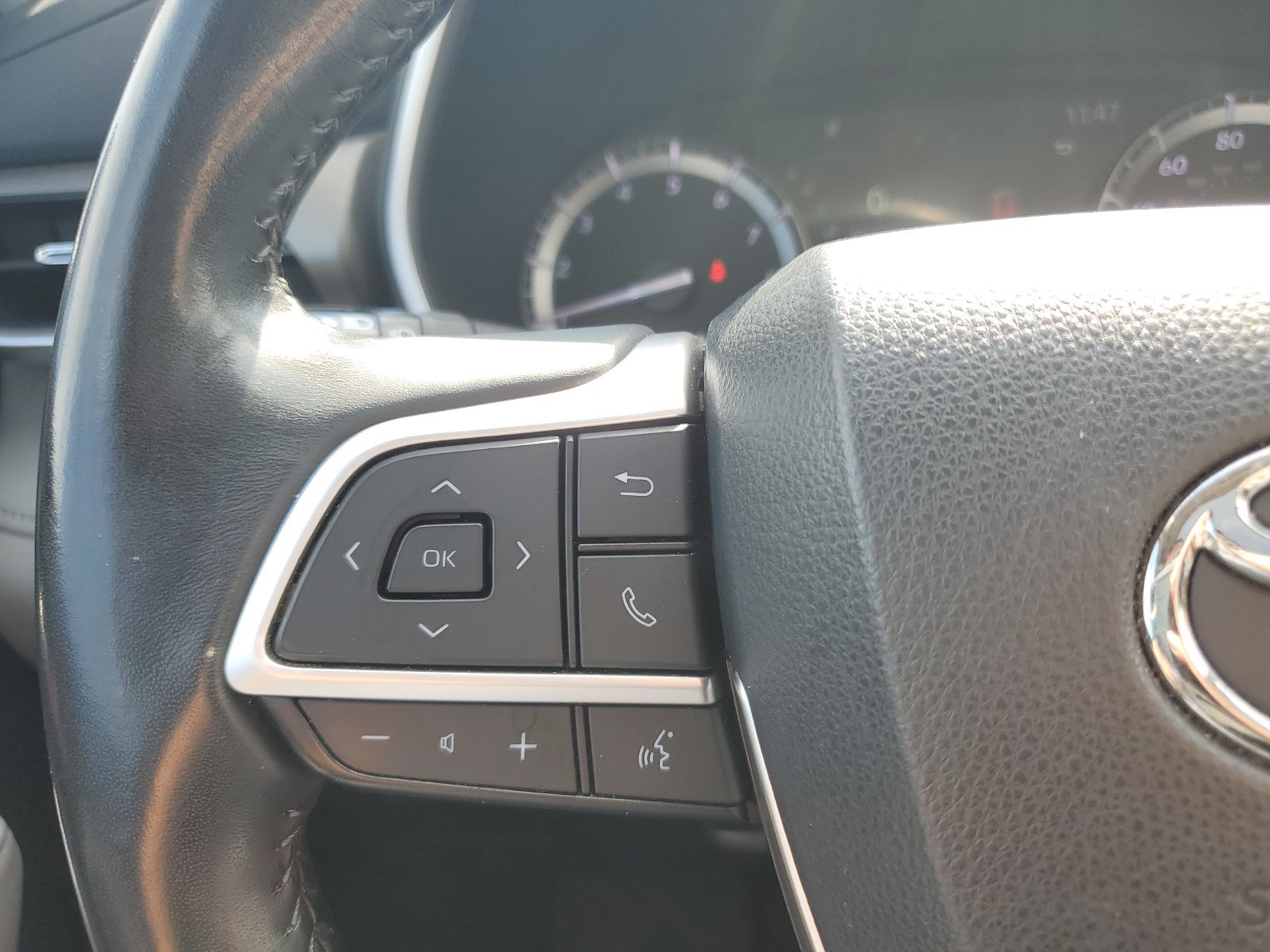 Used 2022 Toyota Highlander XLE AWD/4WD image 24