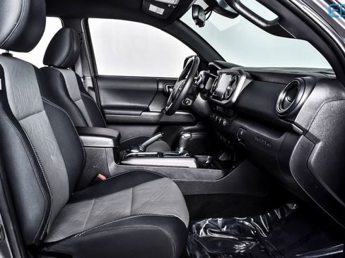 Used 2022 Toyota Tacoma TRD Sport image 24