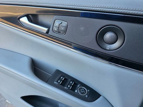 Used 2022 Lincoln Nautilus Reserve w/ Luxury Package image 14