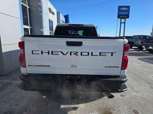 Used 2022 Chevrolet Silverado 2500 Custom w/ Custom Value Package image 8