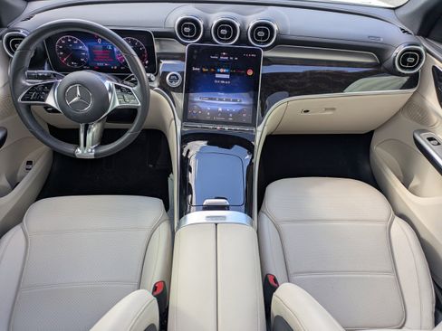 Certified 2025 Mercedes-Benz GLC 300 image 2