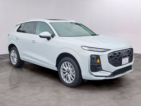 New 2026 Audi Q3 quattro 2.0T AWD/4WD image 2
