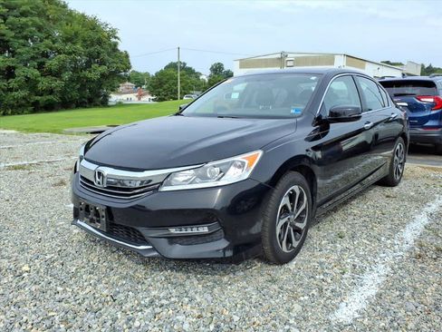 Used 2017 Honda Accord EX image 2