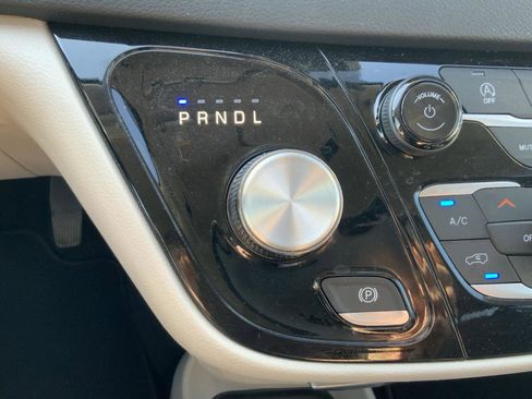 Used 2023 Chrysler Voyager LX FWD image 34