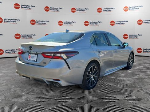 Used 2022 Toyota Camry SE image 7