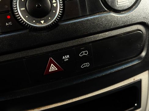 Used 2016 Mercedes-Benz Sprinter 2500 image 26