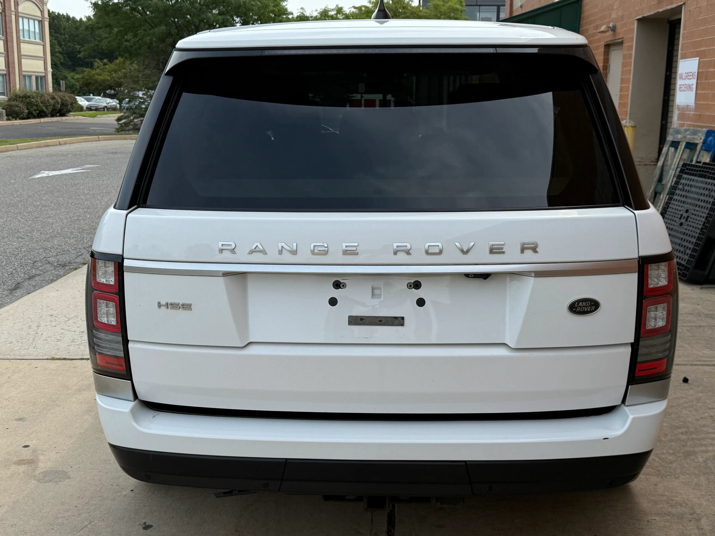Used 2017 Land Rover Range Rover HSE AWD/4WD image 4