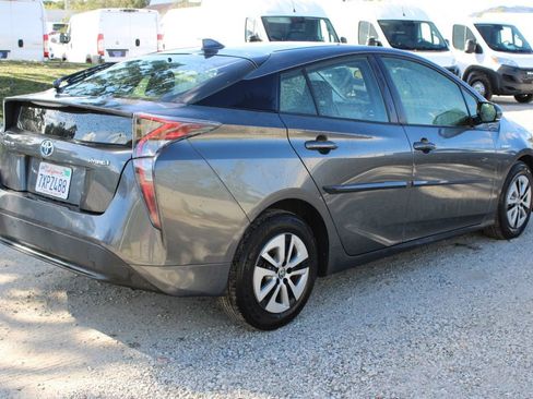 Used 2017 Toyota Prius Three w/ Carpet Mat Package FWD image 4