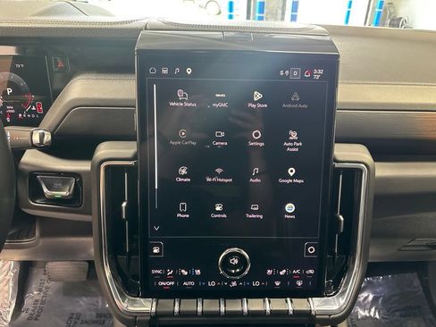 Used 2025 GMC Yukon XL Denali AWD/4WD image 20