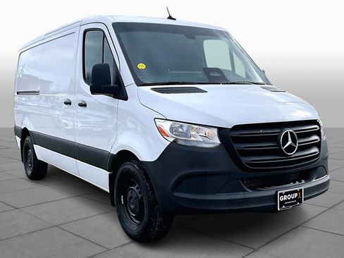 Used 2025 Mercedes-Benz Sprinter 2500 image 3