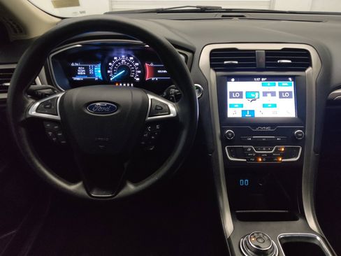 Used 2019 Ford Fusion SE FWD image 22