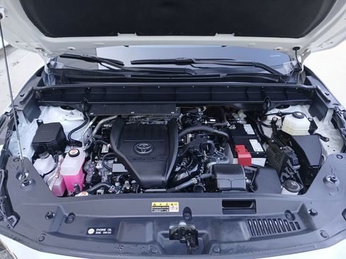 Used 2024 Toyota Highlander XLE FWD image 31