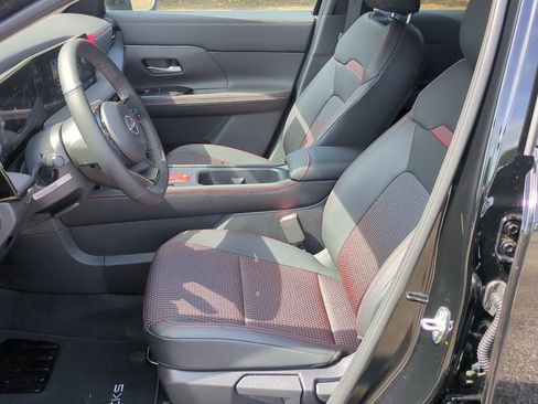 New 2026 Nissan Kicks SR FWD image 11