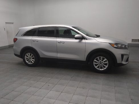 Used 2019 Kia Sorento L image 11