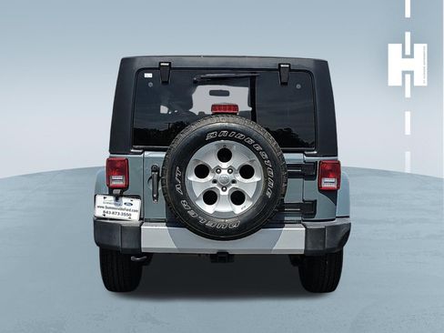Used 2015 Jeep Wrangler Unlimited Sahara w/ Connectivity Group AWD/4WD image 3