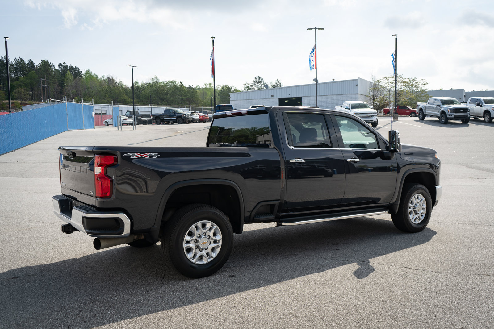 Used 2024 Chevrolet Silverado 2500 LTZ AWD/4WD image 10