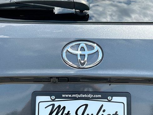 Used 2022 Toyota Highlander XLE FWD image 14