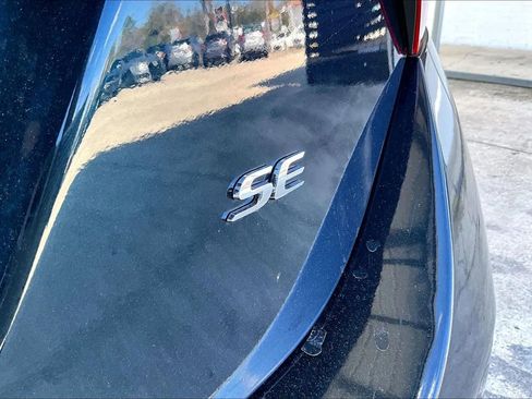Used 2019 Toyota Corolla SE FWD image 21