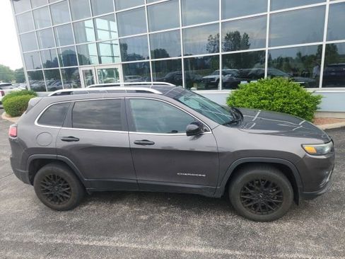 Used 2019 Jeep Cherokee Latitude Plus w/ Cold Weather Group AWD/4WD image 2