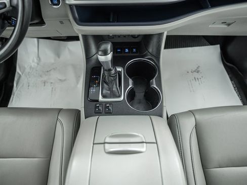 Used 2019 Toyota Highlander XLE w/ Protection Package #3 image 25