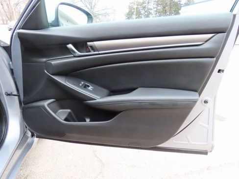 Used 2020 Honda Accord Hybrid image 10