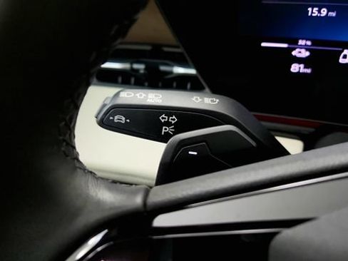 Used 2025 Audi A6 e-tron Premium Plus w/ Premium Plus RWD image 61