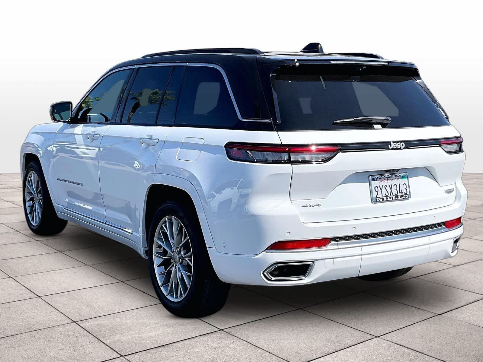 Used 2025 Jeep Grand Cherokee Summit w/ Adv Protech Group IV AWD/4WD image 15