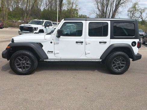 Used 2025 Jeep Wrangler Unlimited Sport AWD/4WD image 2