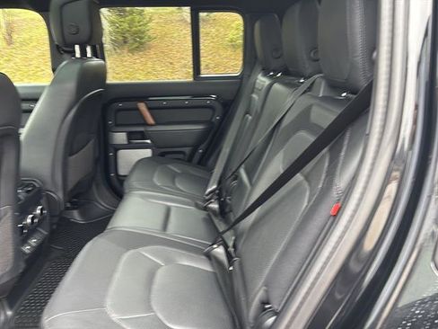 Used 2023 Land Rover Defender 130 X-Dynamic SE image 16