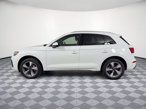 Used 2023 Audi Q5 2.0T Premium w/ Convenience Package AWD/4WD image 2