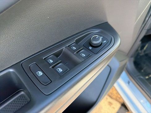 New 2025 Volkswagen Taos SEL image 11