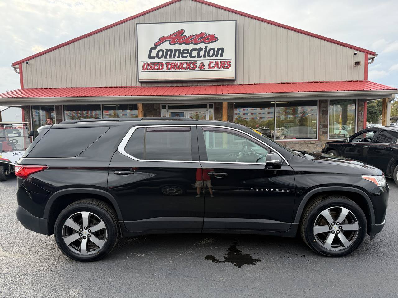Used 2019 Chevrolet Traverse LT w/ LT Premium Package FWD image 3