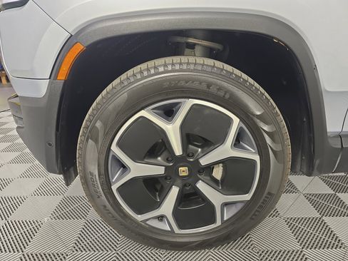 Used 2024 Rivian R1T Adventure image 9