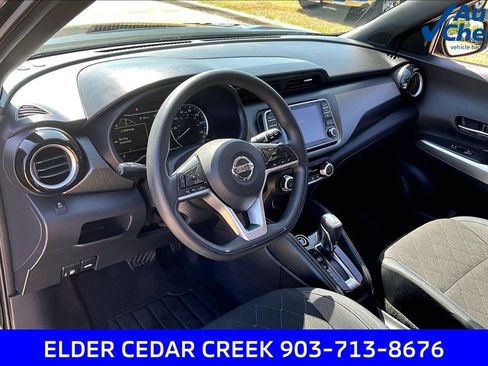 Used 2018 Nissan Kicks SV FWD image 15