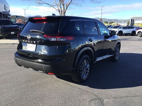 Used 2024 Nissan Rogue S AWD/4WD image 4