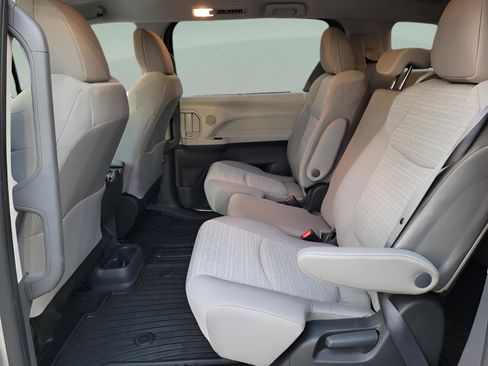 Certified 2023 Toyota Sienna LE image 10