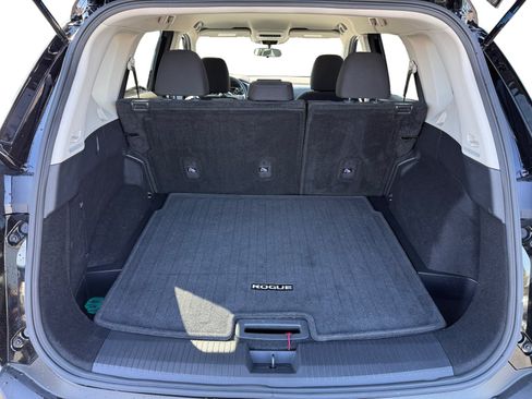 Used 2023 Nissan Rogue S FWD image 17